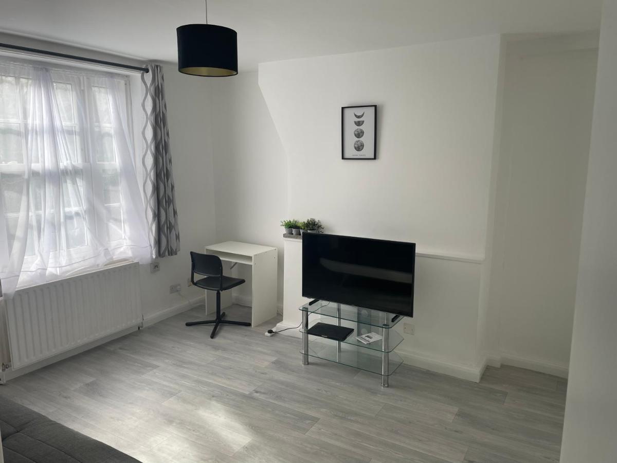 One Bedroom Flat Near Vauxhall Train Station London Exterior foto